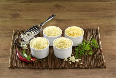 Mozzarella gerieben 40%F.i.Tr. SERVISA Mozzarella gerieben 40%F.i.Tr. SERVISA